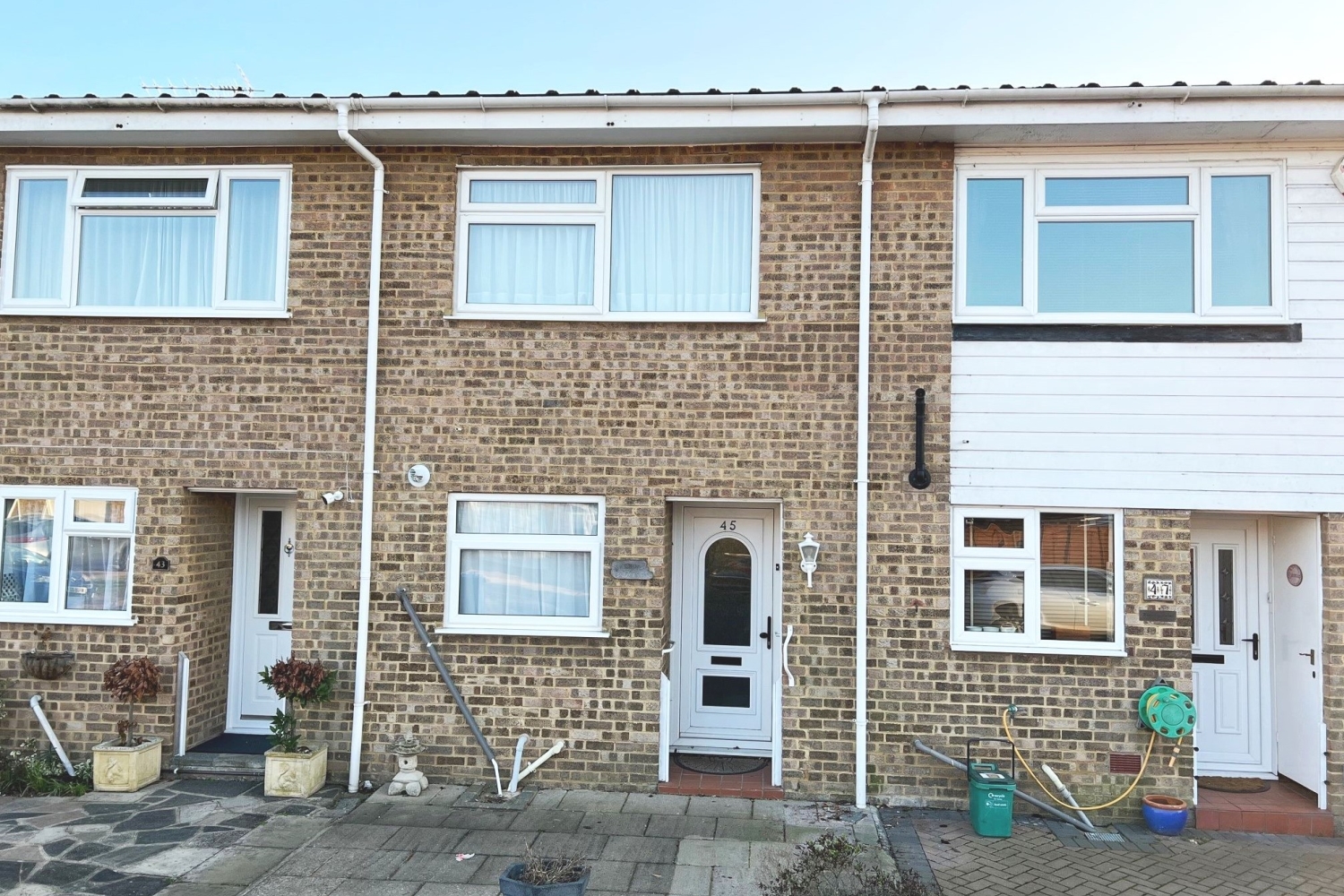 Aymer Drive, StainesuponThames, Surrey, TW18 Nevin And Wells